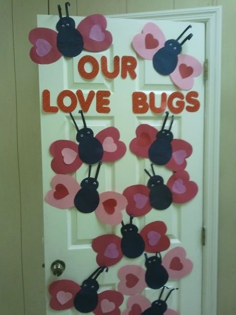 Valentine's Day Classroom Door Decor #classroomdecor #valentinesdaydecorations