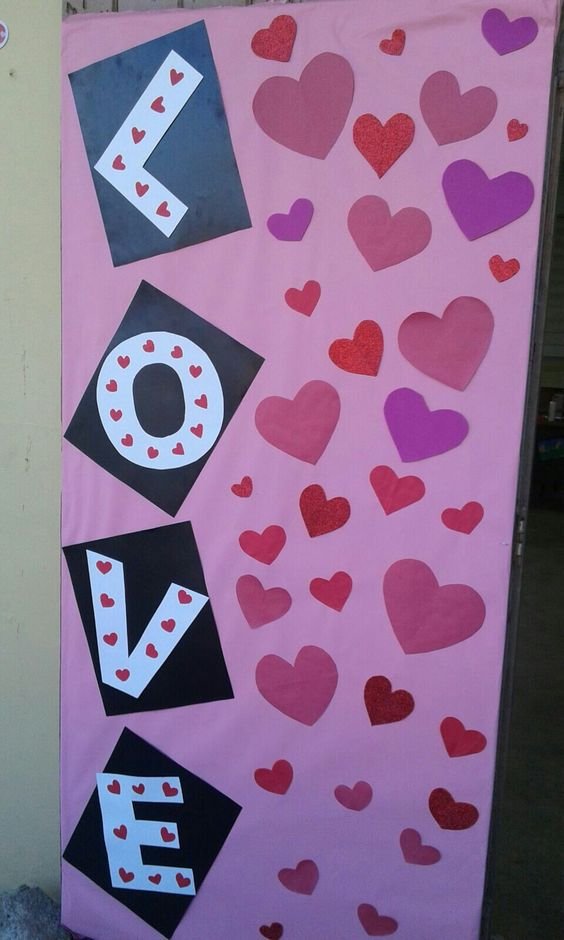 Classroom door decorated with a thankfulness Valentine's Day theme.