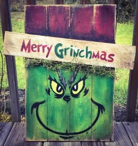 DIY Outdoor Christmas Decorations - Grinch Porch Sign - DIY Cuteness