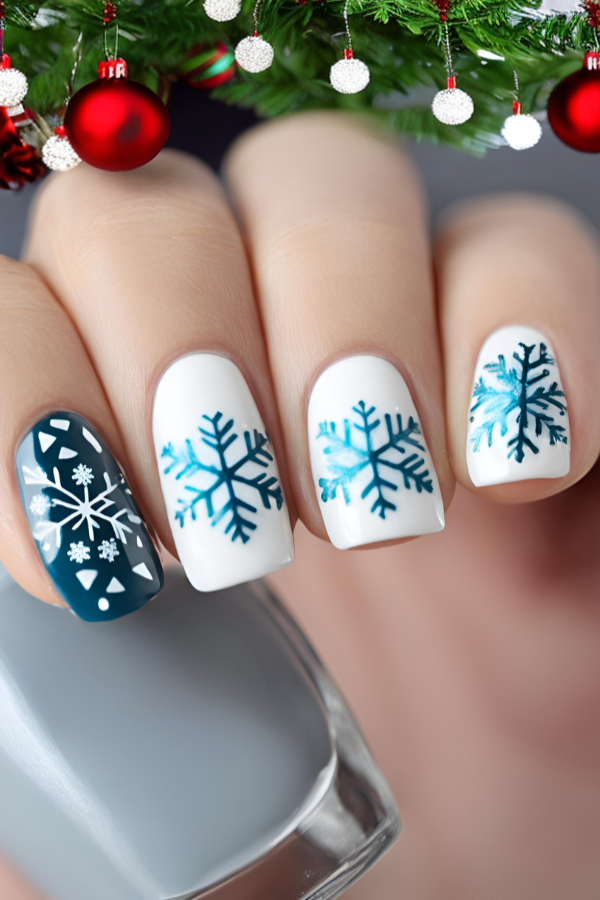 10 Christmas Nail Art Ideas