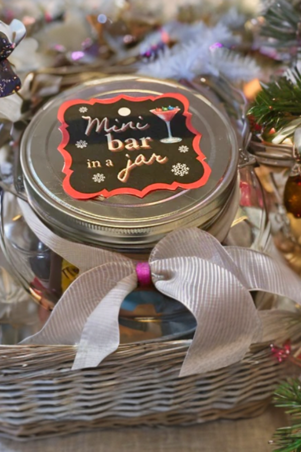 8 Mason Jar Ideas for Christmas